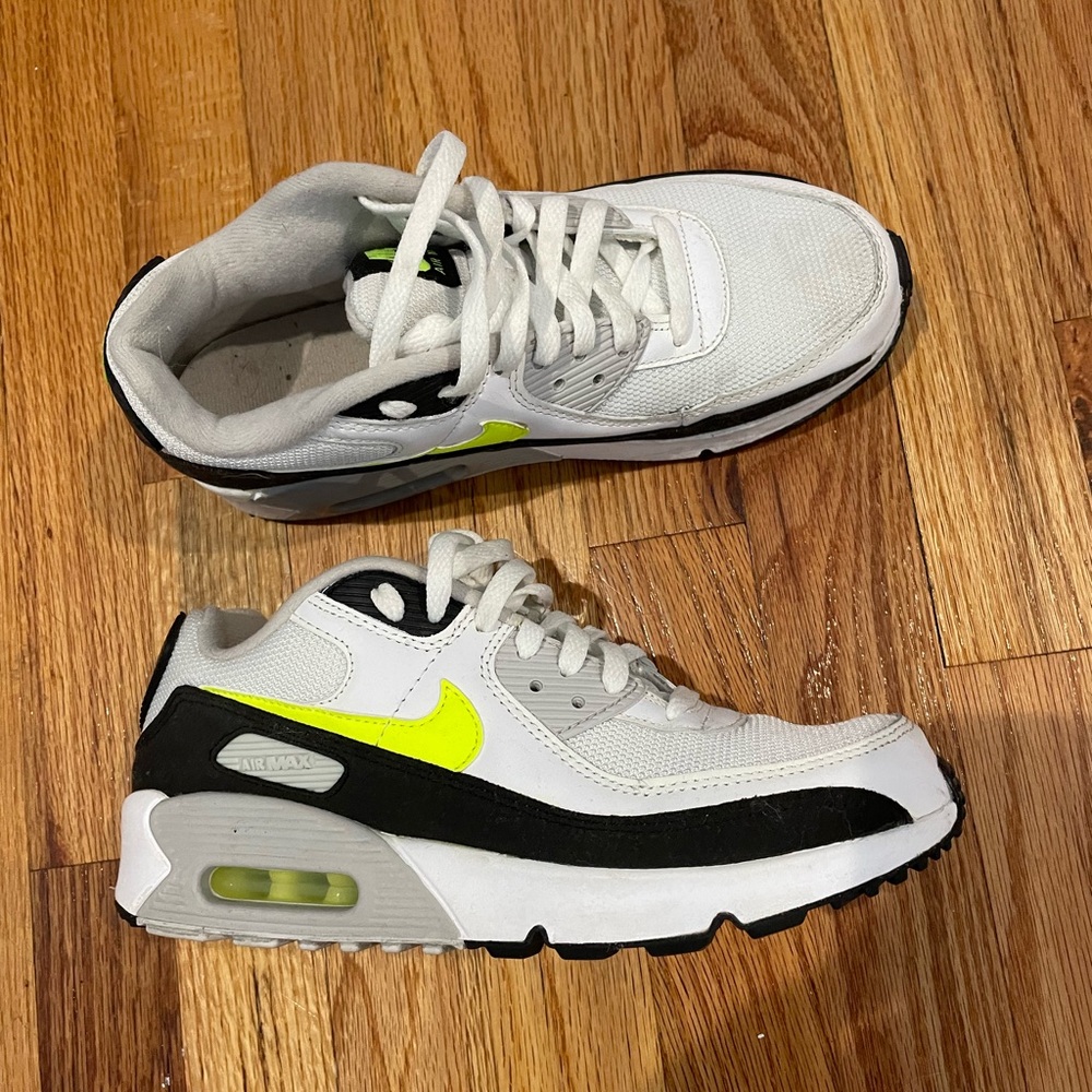 Nike air maxes